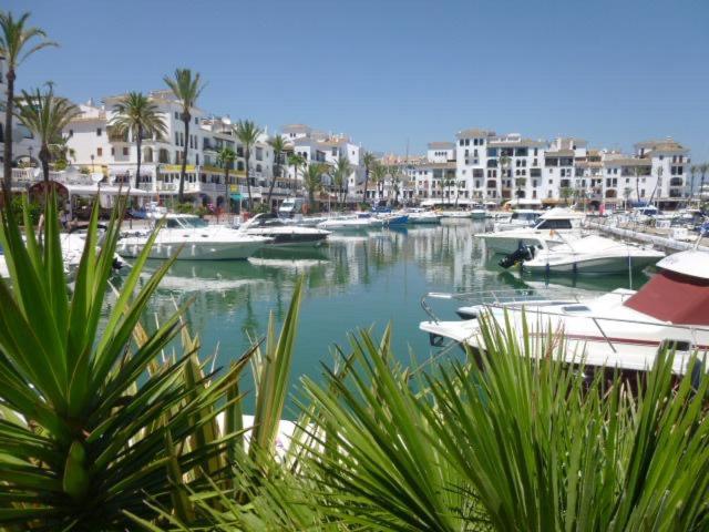 Duquesa Superb Seafront Marina Real Manilva