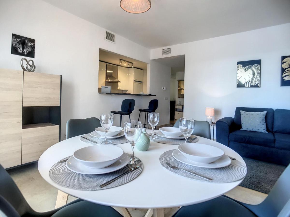 Duquesa Superb Seafront Marina Real Apartment