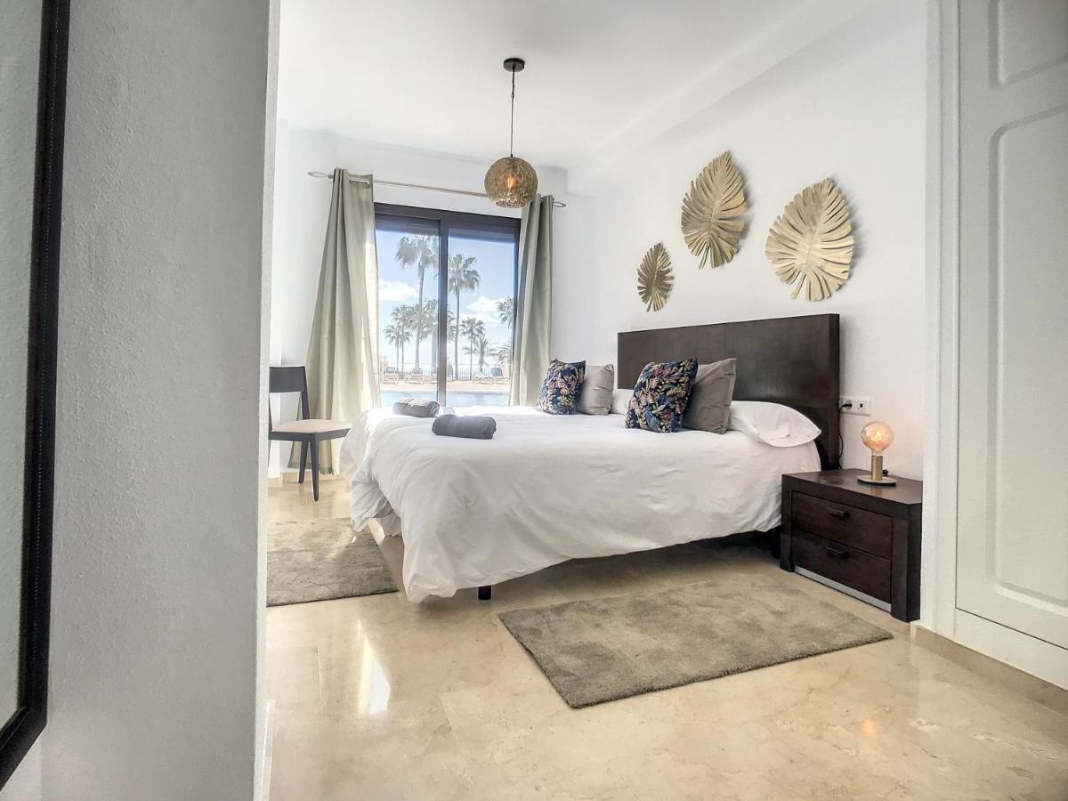Duquesa Superb Seafront Marina Real Apartamento Manilva
